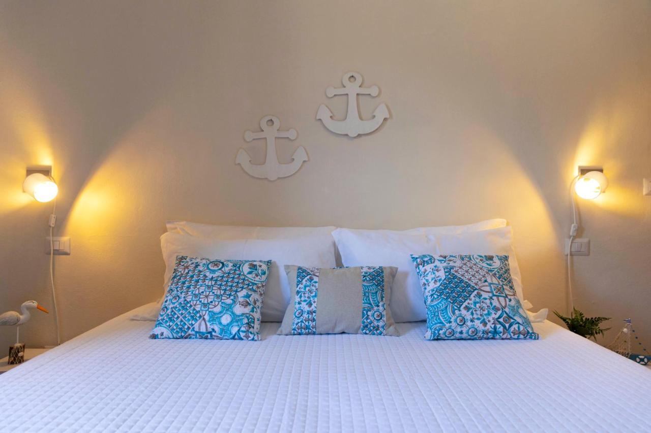 Villa Curiazzi Guesthouse Viale La Pelosa 16 สตินติโน ภายนอก รูปภาพ