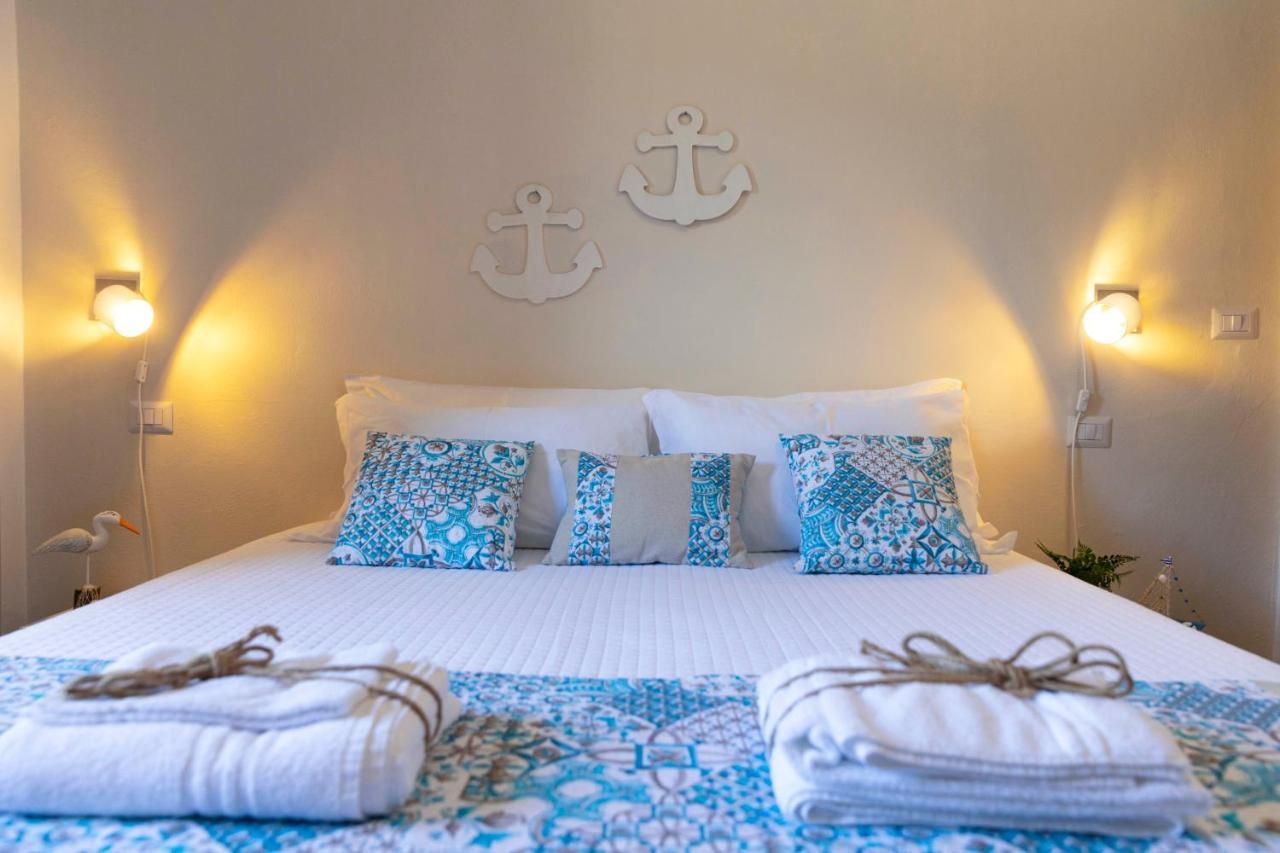Villa Curiazzi Guesthouse Viale La Pelosa 16 สตินติโน ภายนอก รูปภาพ