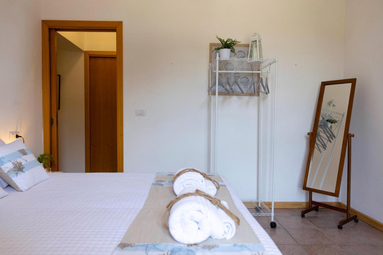 Villa Curiazzi Guesthouse Viale La Pelosa 16 สตินติโน ภายนอก รูปภาพ
