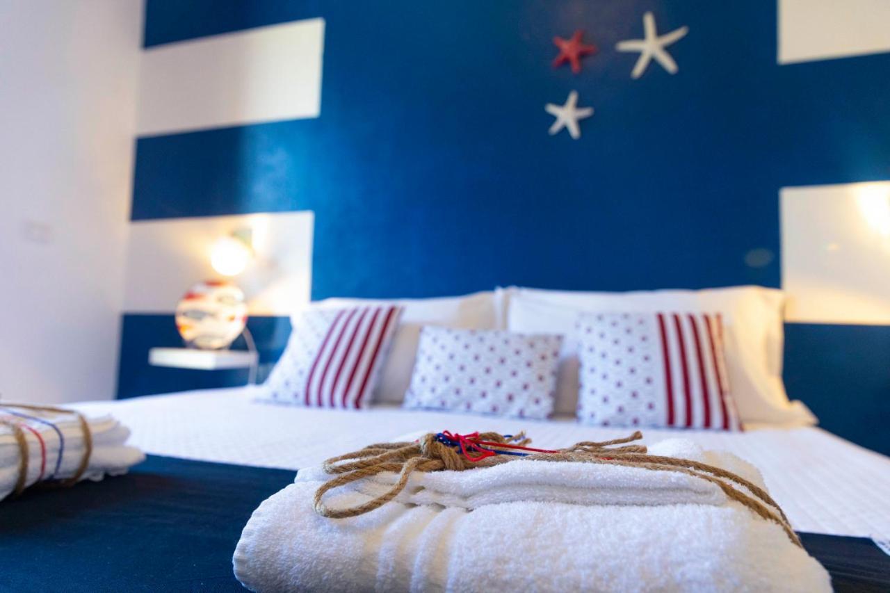 Villa Curiazzi Guesthouse Viale La Pelosa 16 สตินติโน ภายนอก รูปภาพ