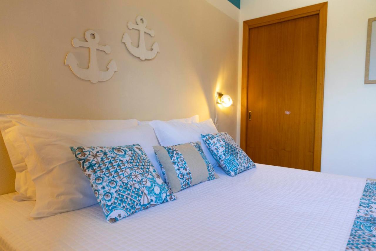 Villa Curiazzi Guesthouse Viale La Pelosa 16 สตินติโน ภายนอก รูปภาพ